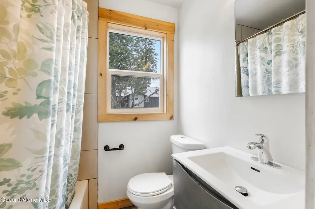 1224 Larch Street Sandpoint ID 83864