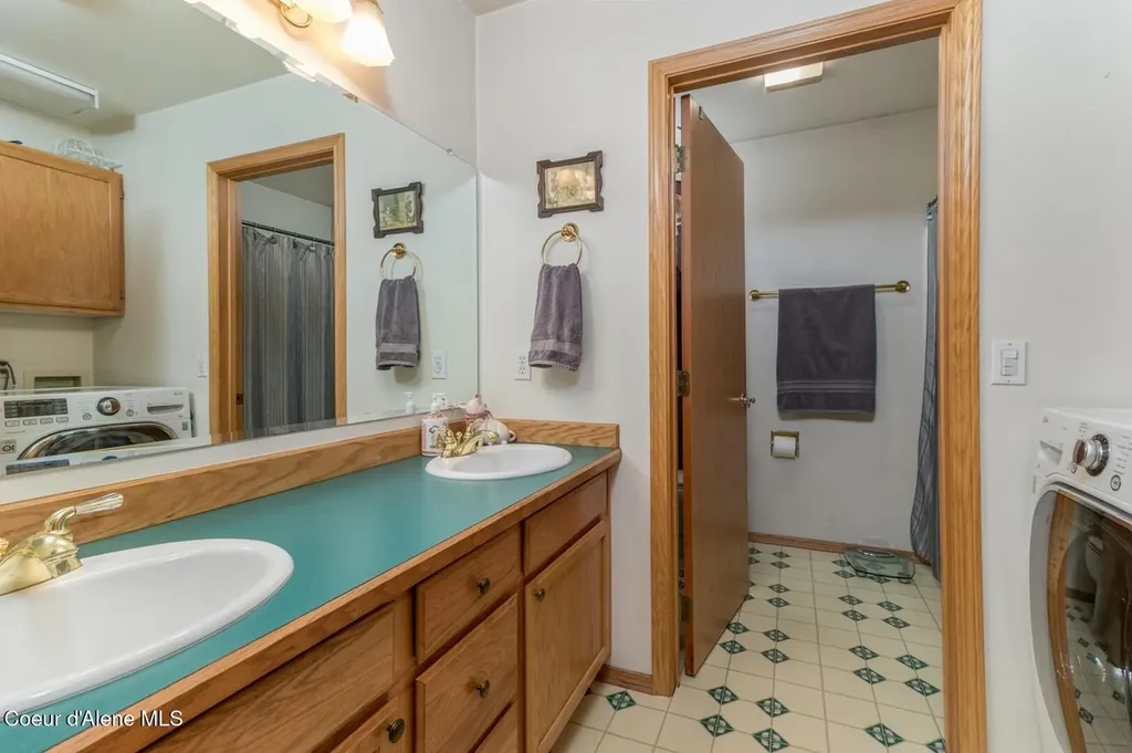 493 Rim Drive Moyie Springs ID 83845