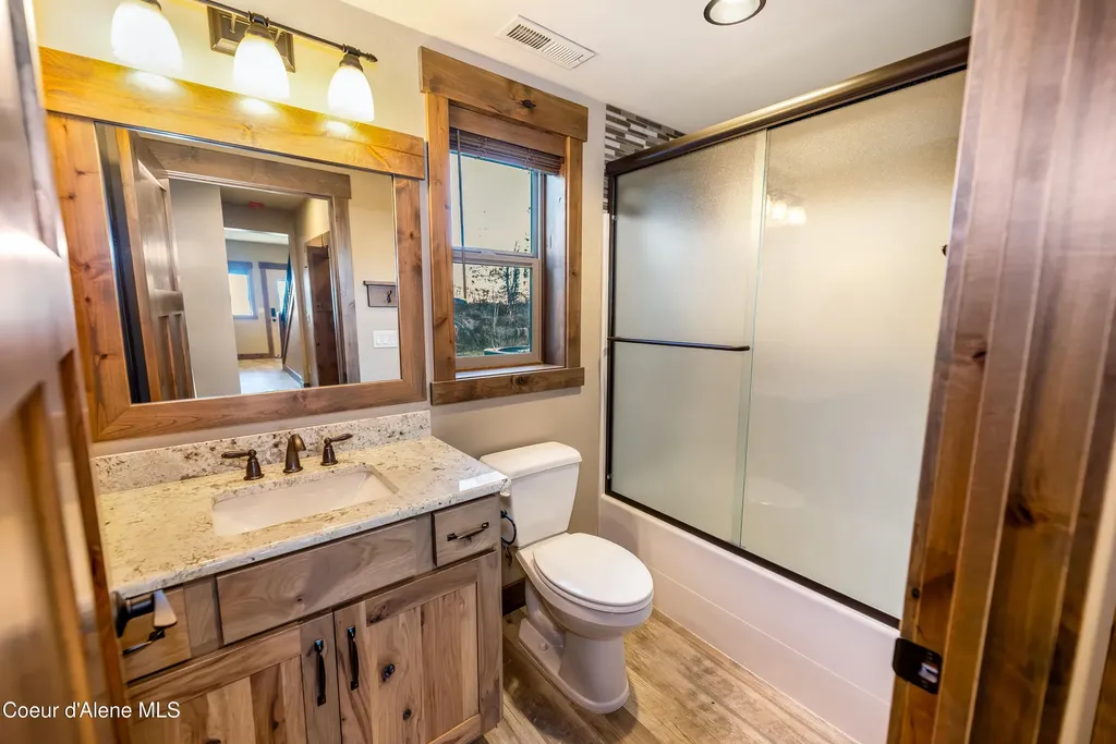 102 Palouse Drive Nordman ID 83848