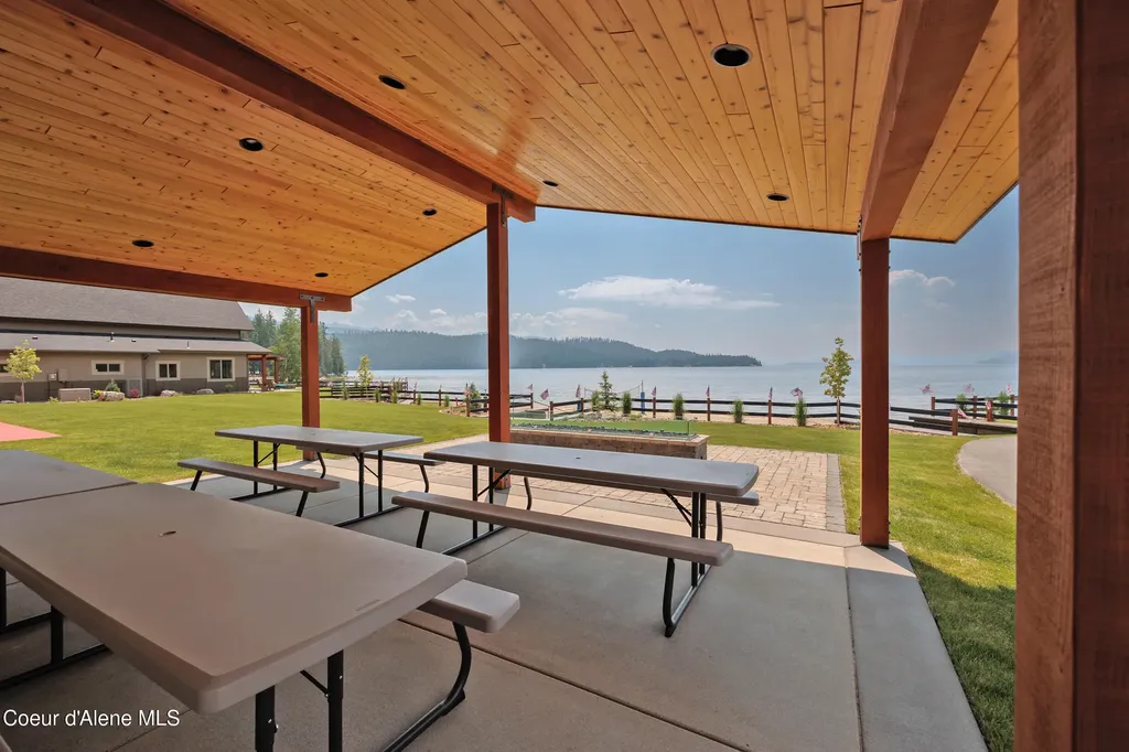 102 Palouse Drive Nordman ID 83848