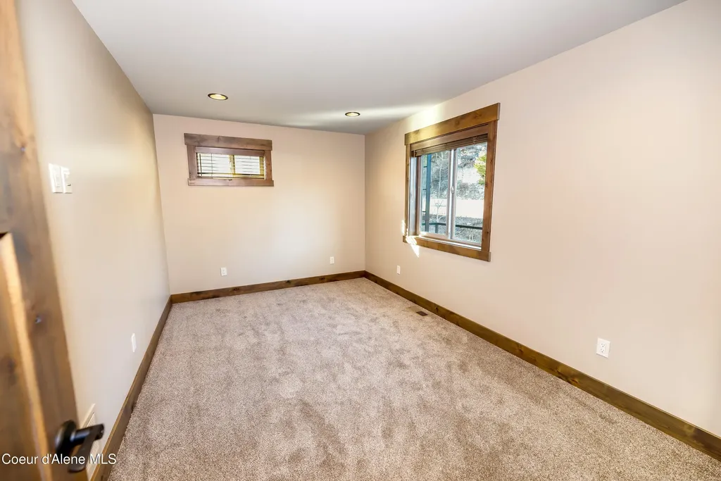 102 Palouse Drive Nordman ID 83848
