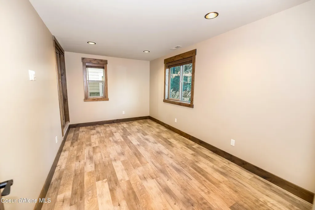 102 Palouse Drive Nordman ID 83848