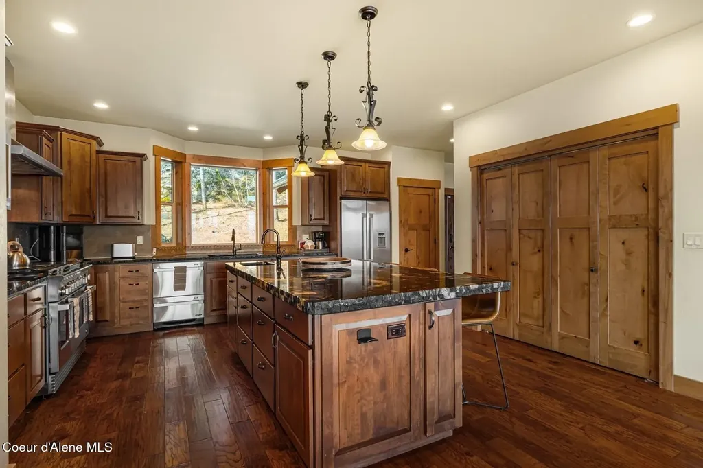 729 Delaney Drive Sagle ID 83860
