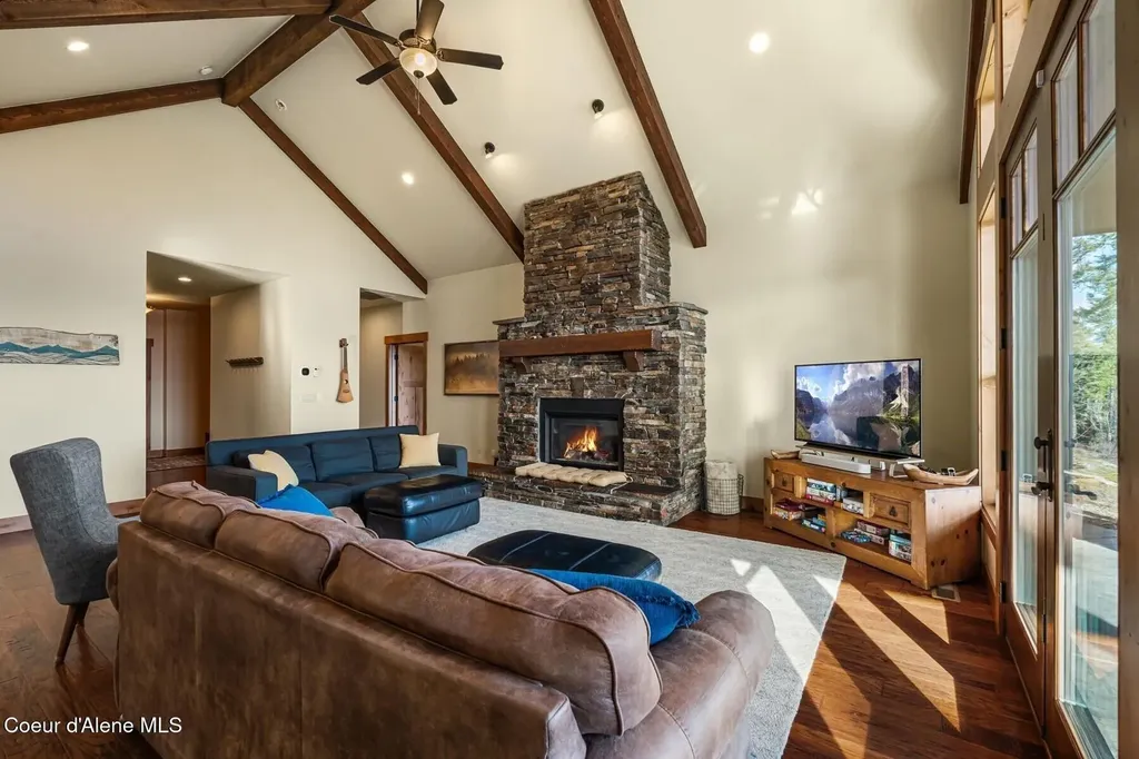 729 Delaney Drive Sagle ID 83860