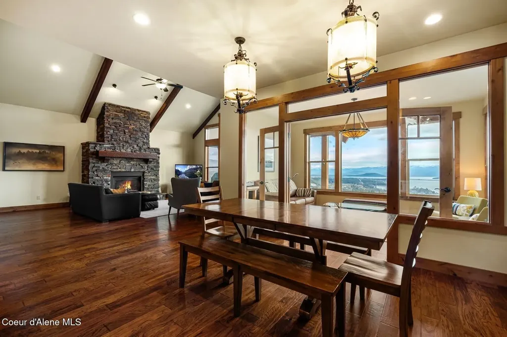 729 Delaney Drive Sagle ID 83860