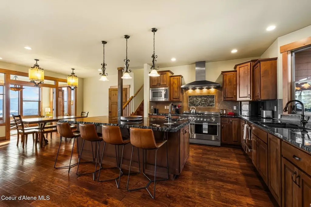 729 Delaney Drive Sagle ID 83860