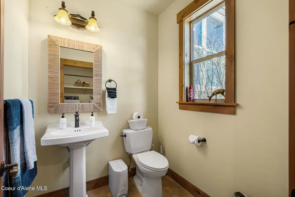 729 Delaney Drive Sagle ID 83860