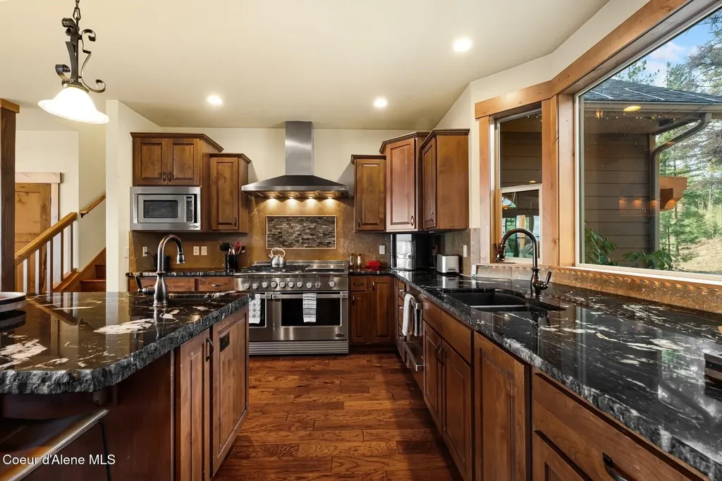 729 Delaney Drive Sagle ID 83860