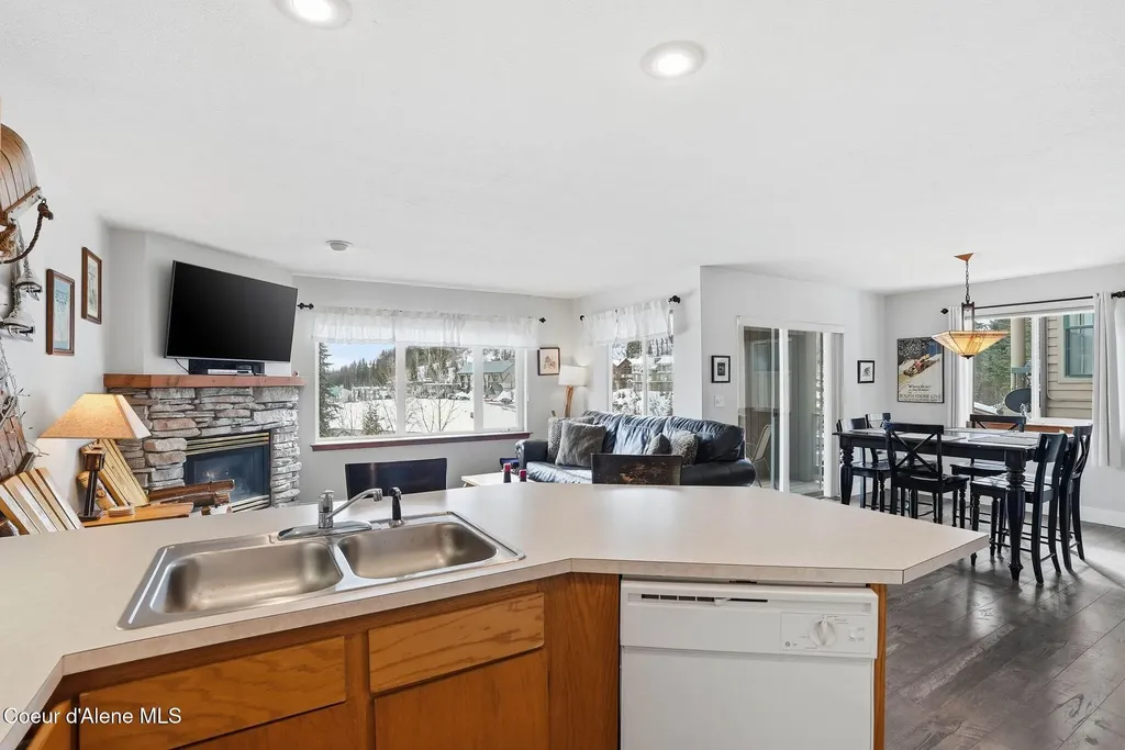 22 Chapel Court, Unit 201 Sandpoint ID 83864