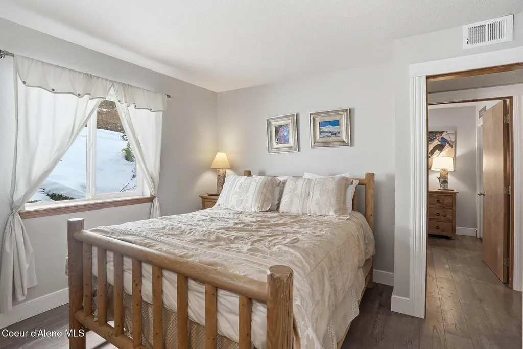 22 Chapel Court, Unit 201 Sandpoint ID 83864