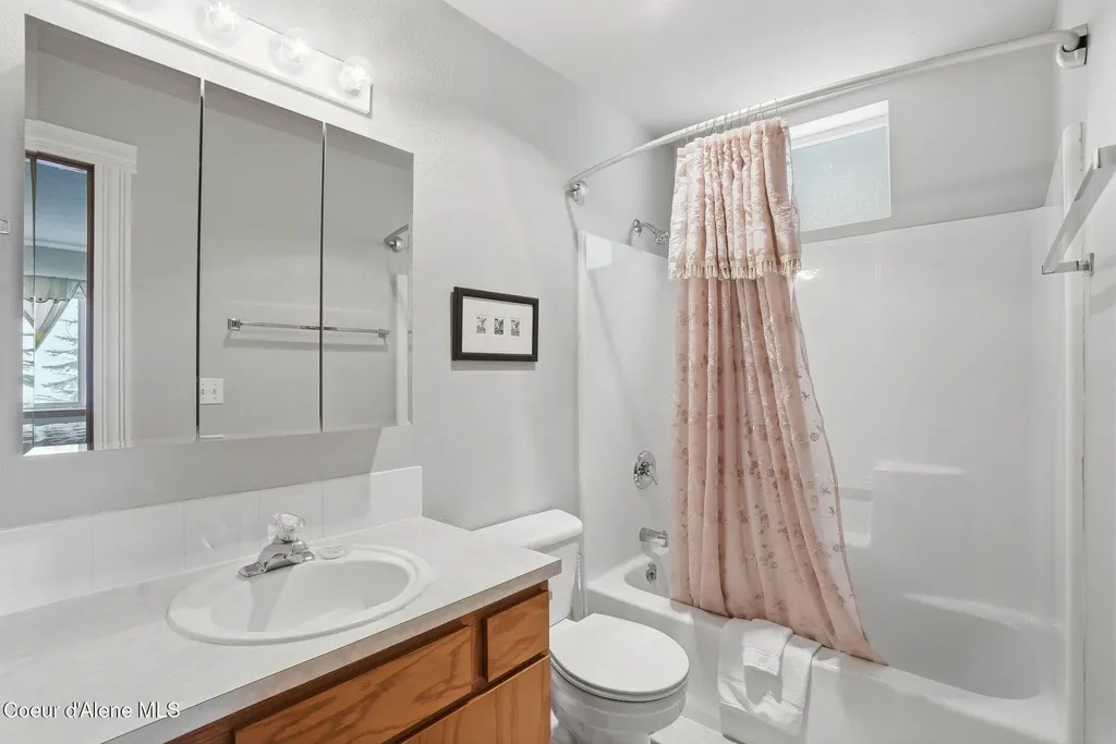 22 Chapel Court, Unit 201 Sandpoint ID 83864
