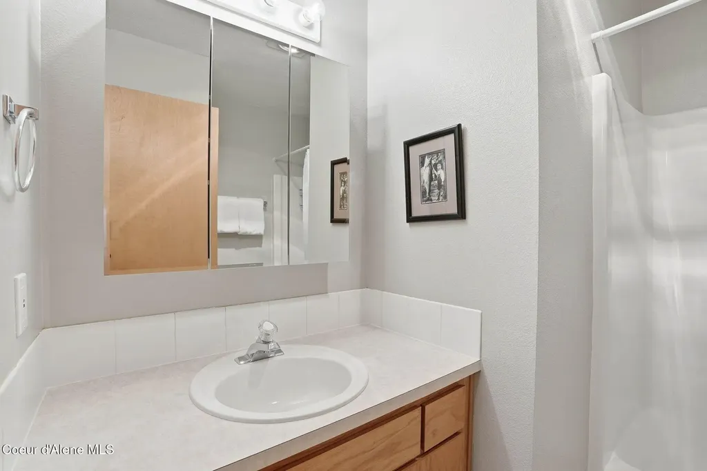 22 Chapel Court, Unit 201 Sandpoint ID 83864