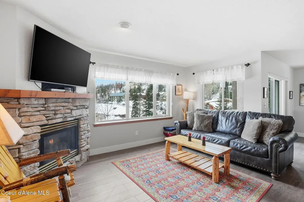 22 Chapel Court, Unit 201 Sandpoint ID 83864