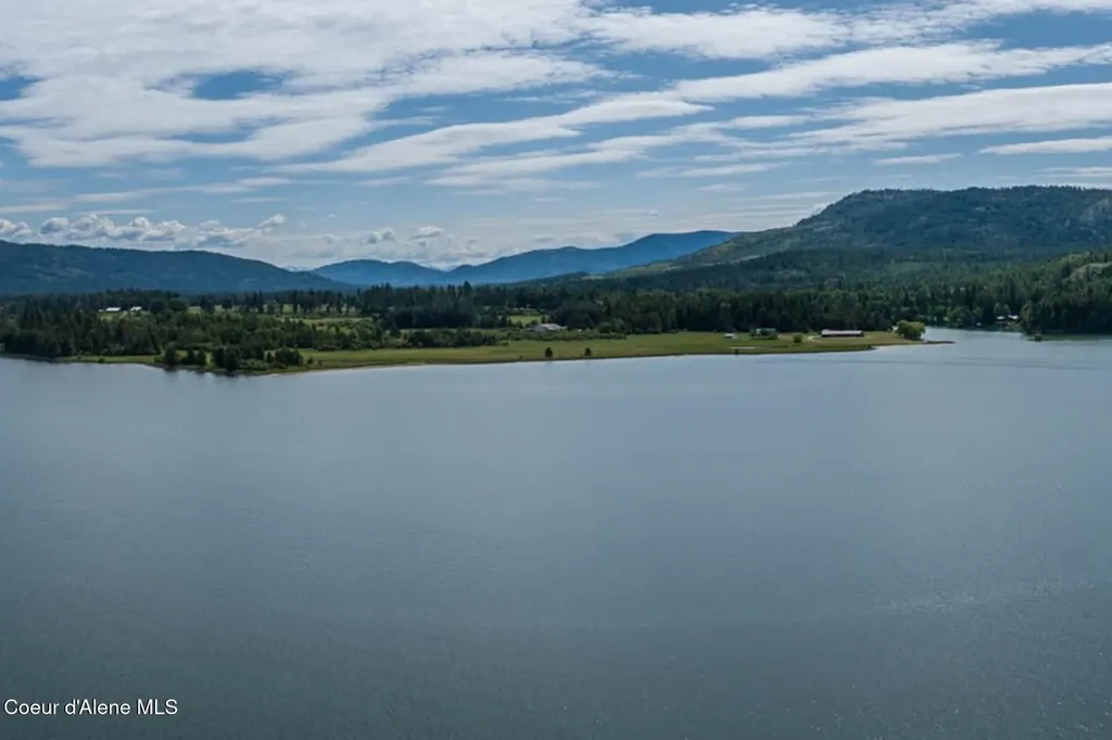 475 Campbell Point Road Laclede ID 83841