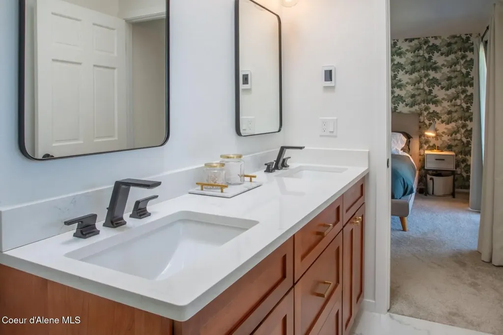 475 Campbell Point Road Laclede ID 83841