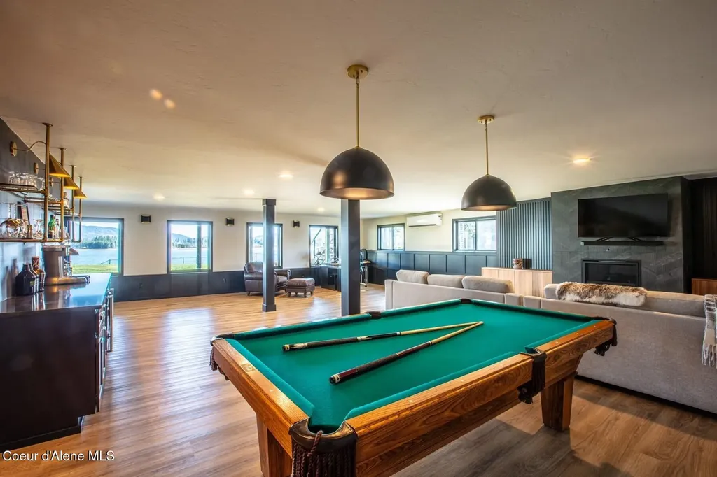 475 Campbell Point Road Laclede ID 83841