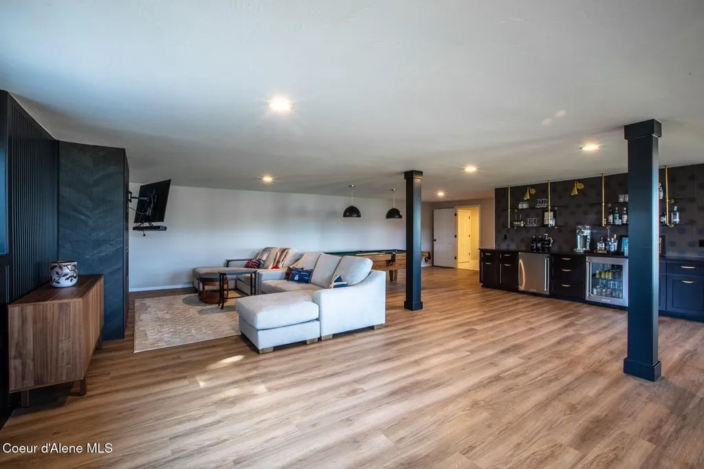 475 Campbell Point Road Laclede ID 83841