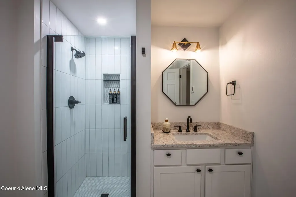 475 Campbell Point Road Laclede ID 83841