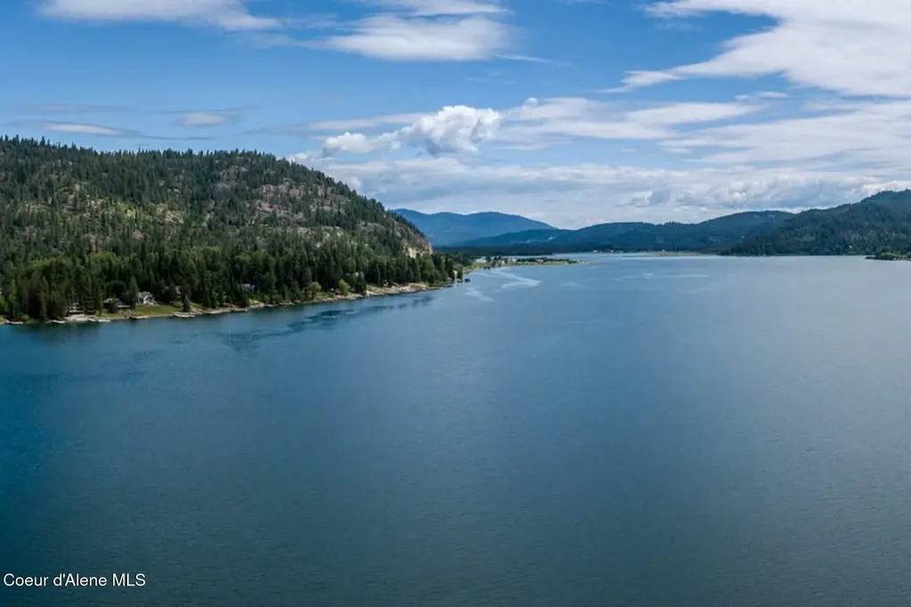 475 Campbell Point Road Laclede ID 83841