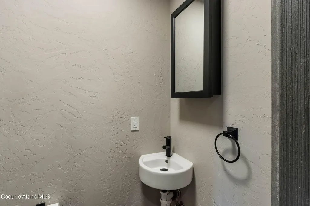 1107 Spruce Street Sandpoint ID 83864