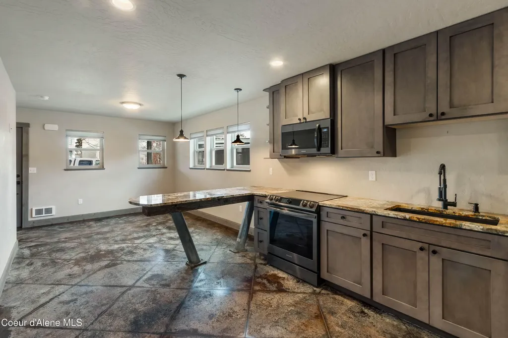 1107 Spruce Street Sandpoint ID 83864