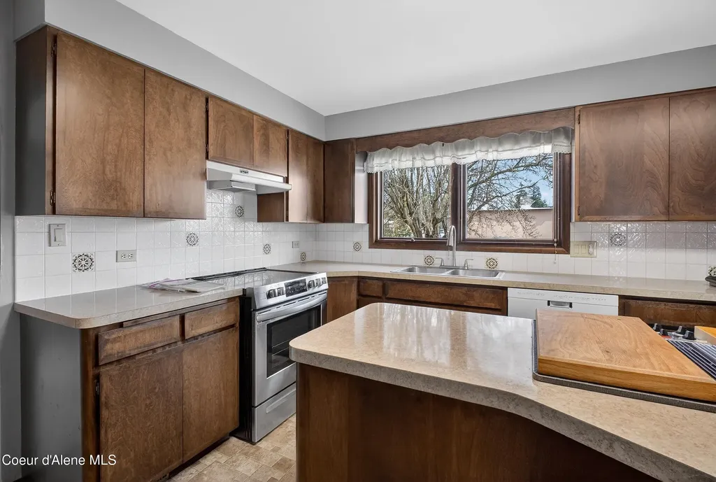 212 E Mullan Avenue Post Falls ID 83854