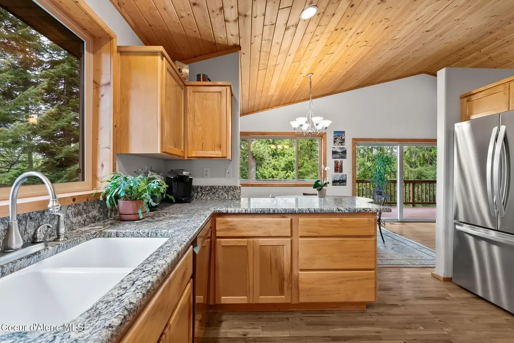 335 Tamarack Lane Sagle ID 83860