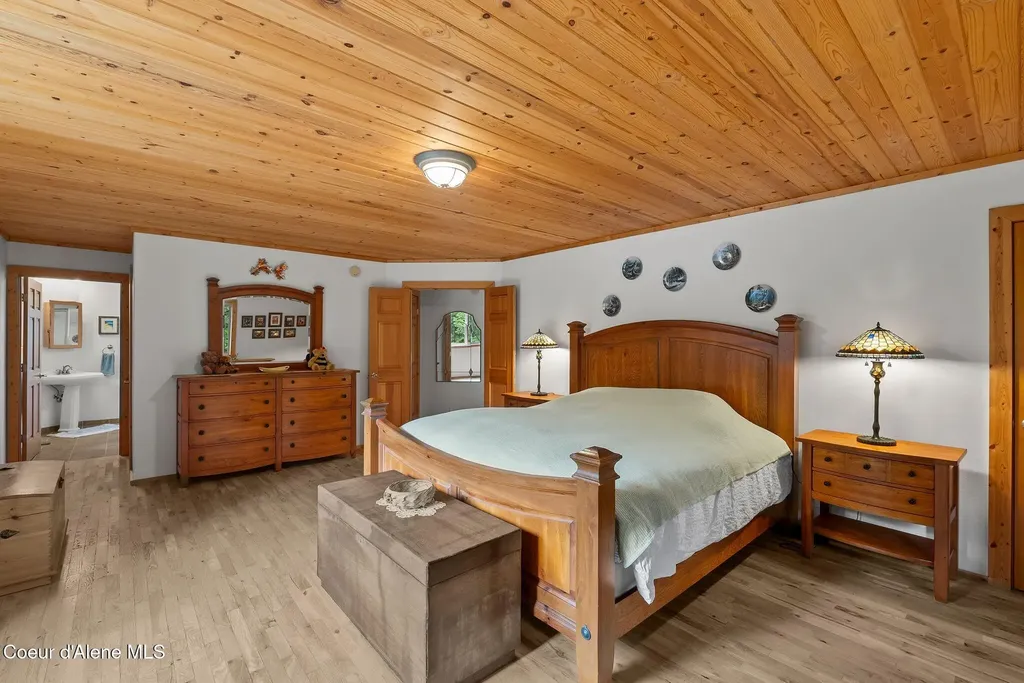 335 Tamarack Lane Sagle ID 83860