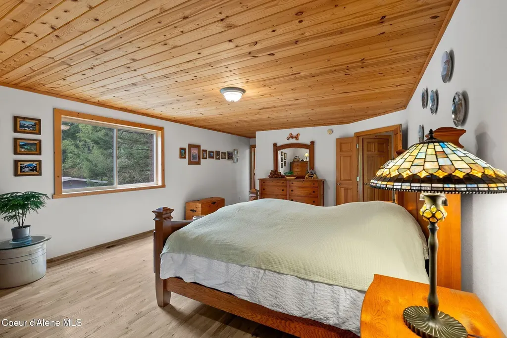 335 Tamarack Lane Sagle ID 83860
