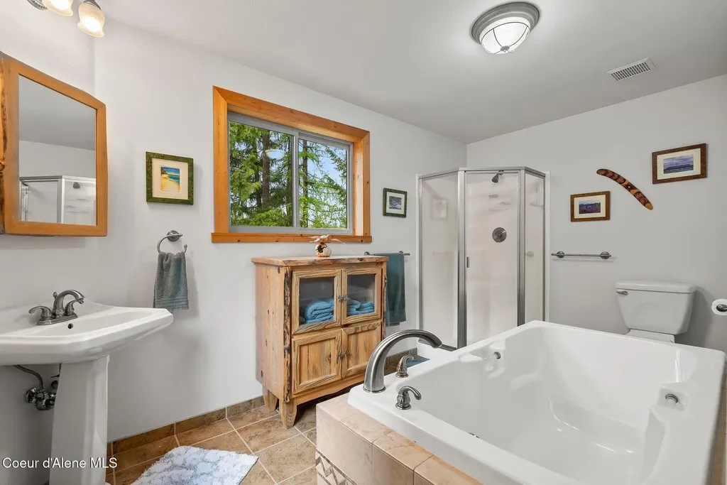 335 Tamarack Lane Sagle ID 83860