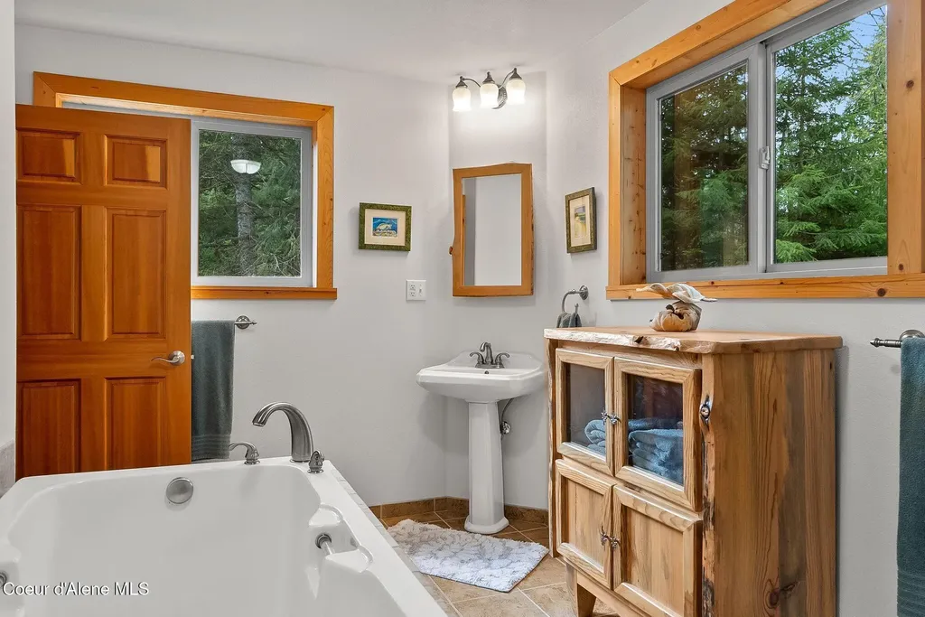 335 Tamarack Lane Sagle ID 83860