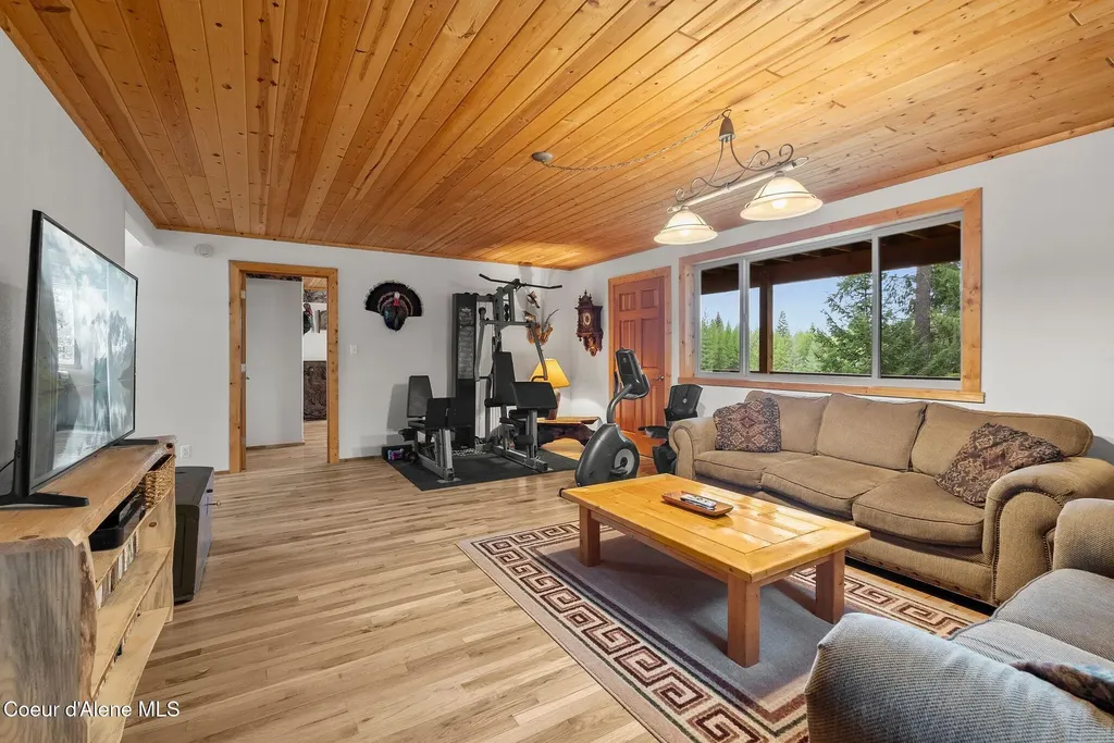 335 Tamarack Lane Sagle ID 83860
