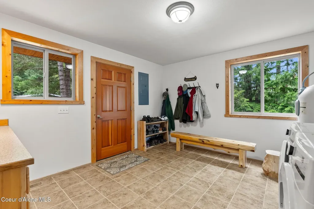 335 Tamarack Lane Sagle ID 83860