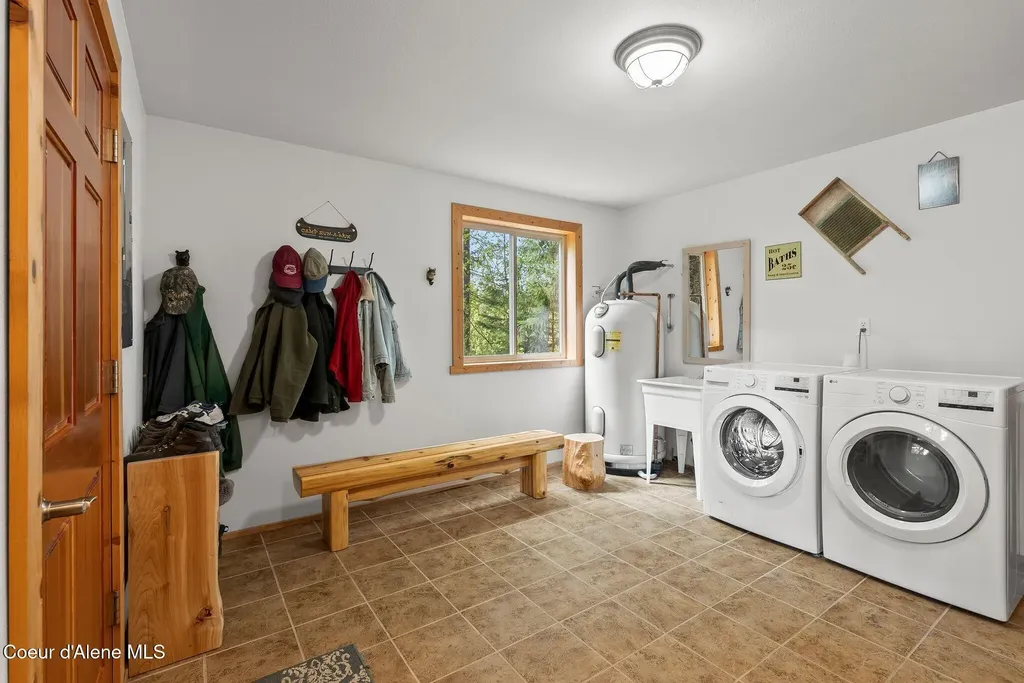 335 Tamarack Lane Sagle ID 83860