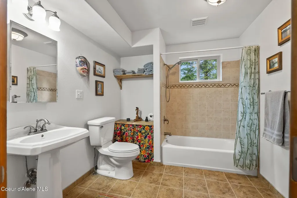 335 Tamarack Lane Sagle ID 83860