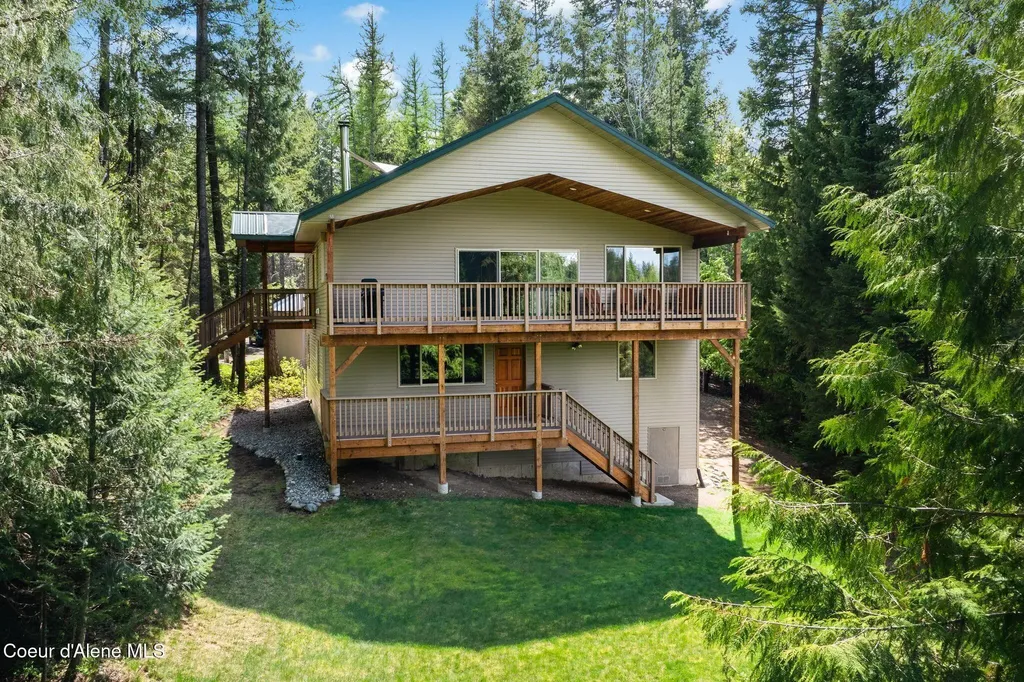 335 Tamarack Lane Sagle ID 83860