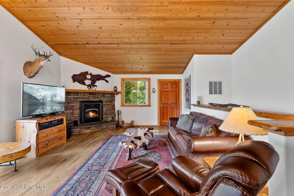 335 Tamarack Lane Sagle ID 83860