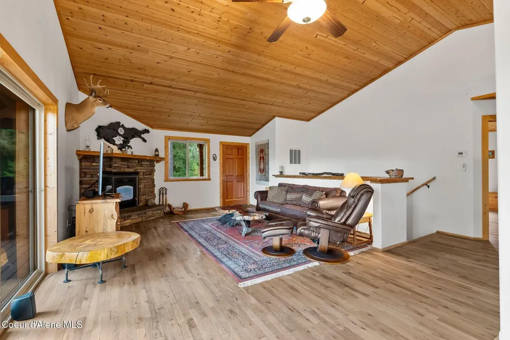 335 Tamarack Lane Sagle ID 83860