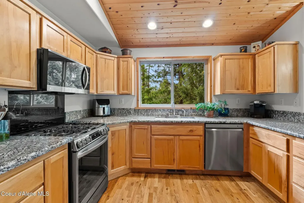 335 Tamarack Lane Sagle ID 83860