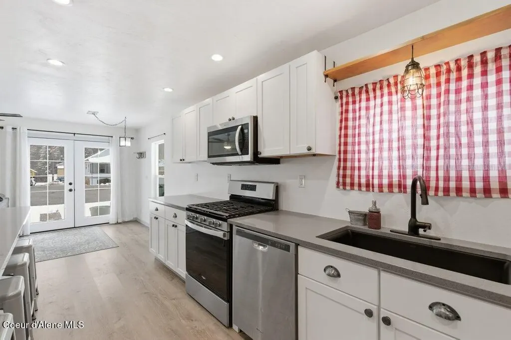 713 Earle Street Mullan ID 83846