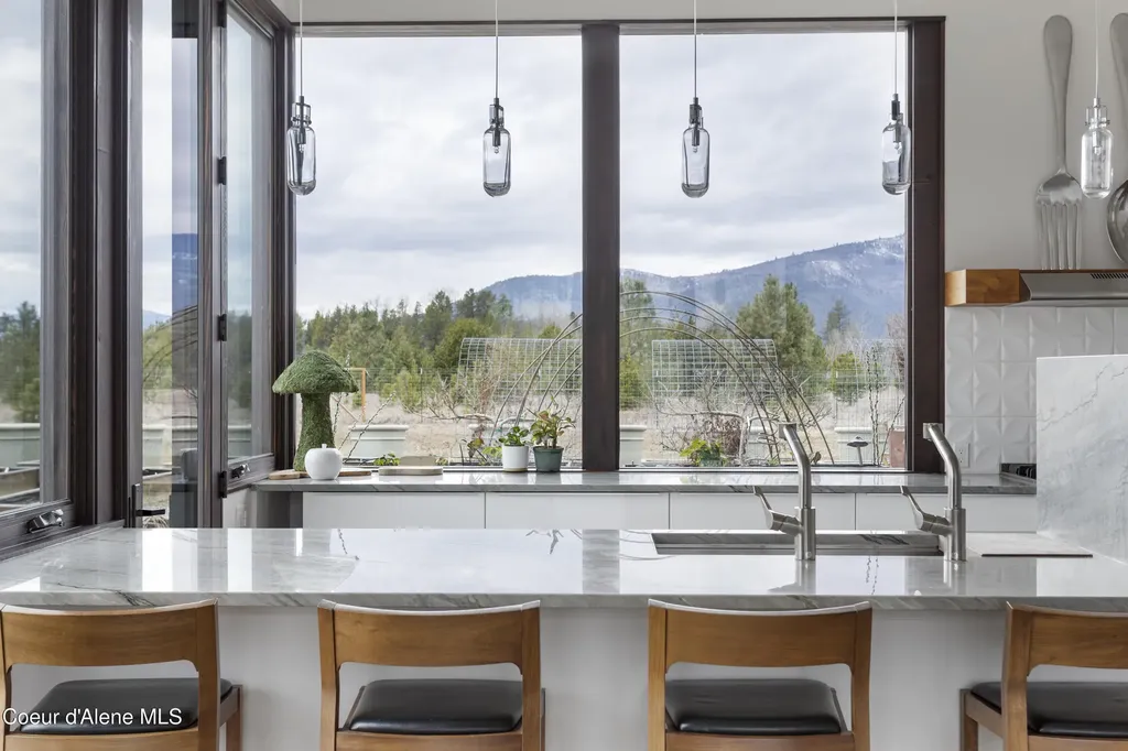 432 Stagecoach Drive Sagle ID 83860
