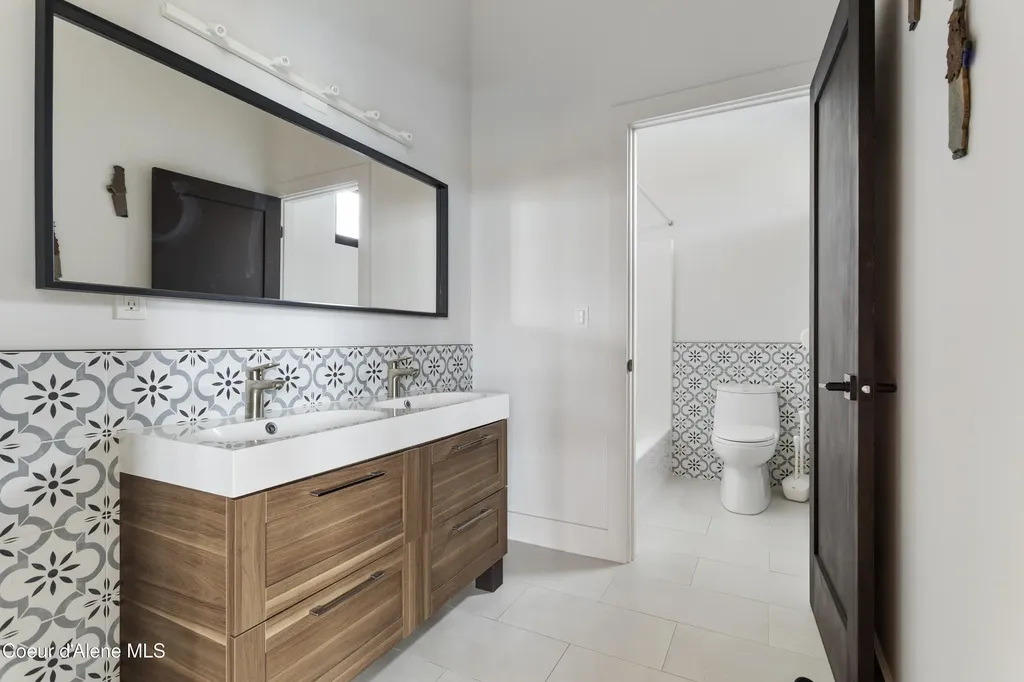 432 Stagecoach Drive Sagle ID 83860