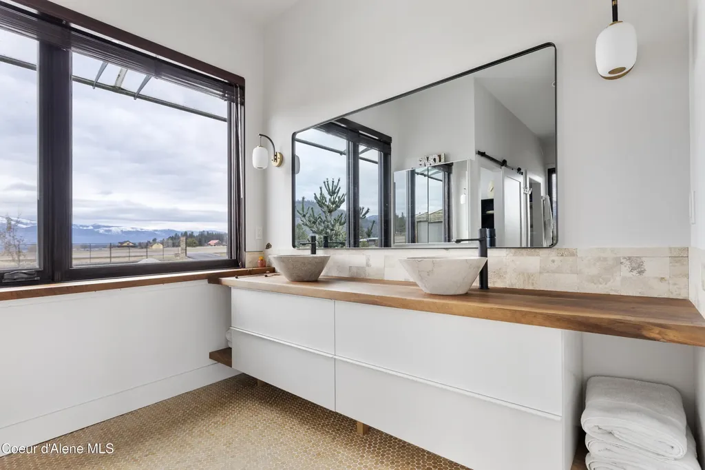 432 Stagecoach Drive Sagle ID 83860