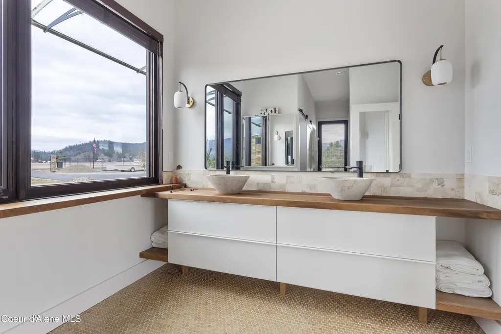 432 Stagecoach Drive Sagle ID 83860