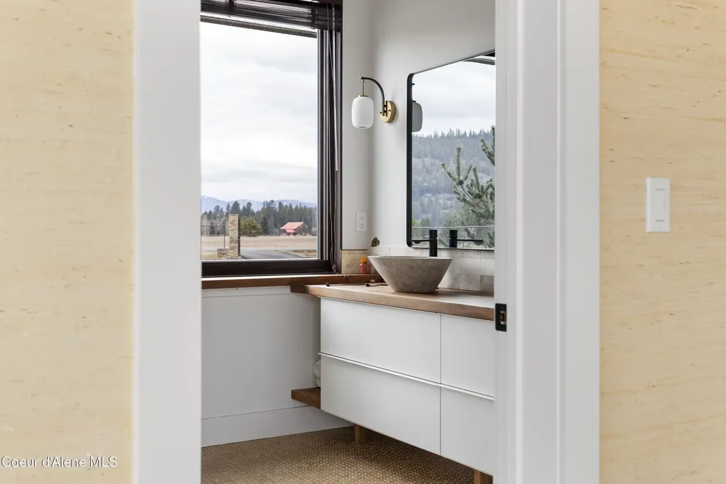 432 Stagecoach Drive Sagle ID 83860