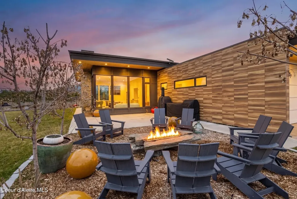 432 Stagecoach Drive Sagle ID 83860