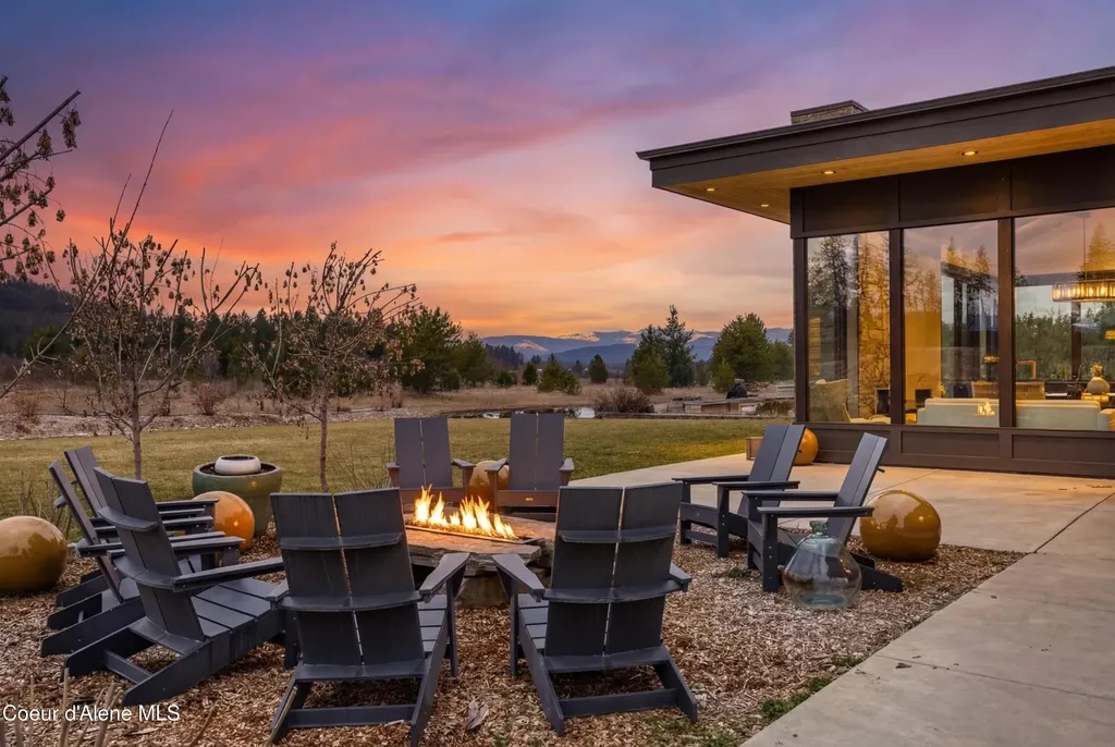 432 Stagecoach Drive Sagle ID 83860