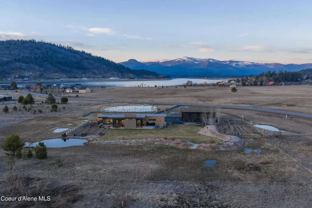 432 Stagecoach Drive Sagle ID 83860