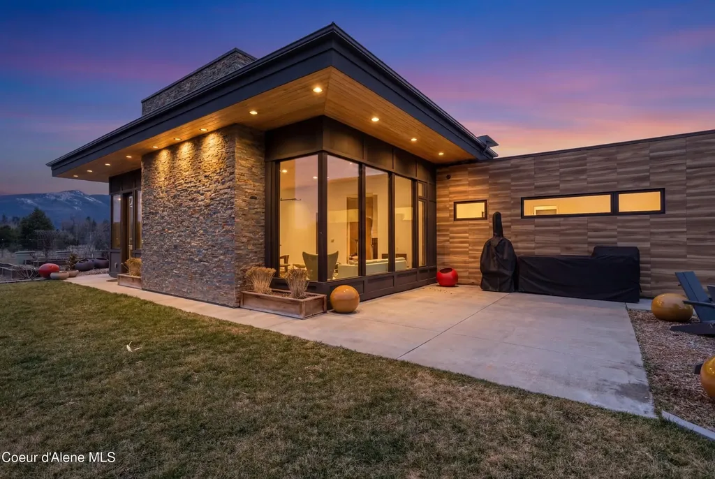 432 Stagecoach Drive Sagle ID 83860