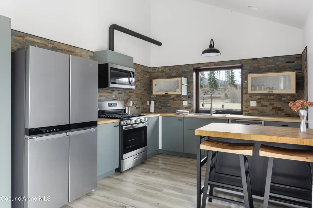 432 Stagecoach Drive Sagle ID 83860